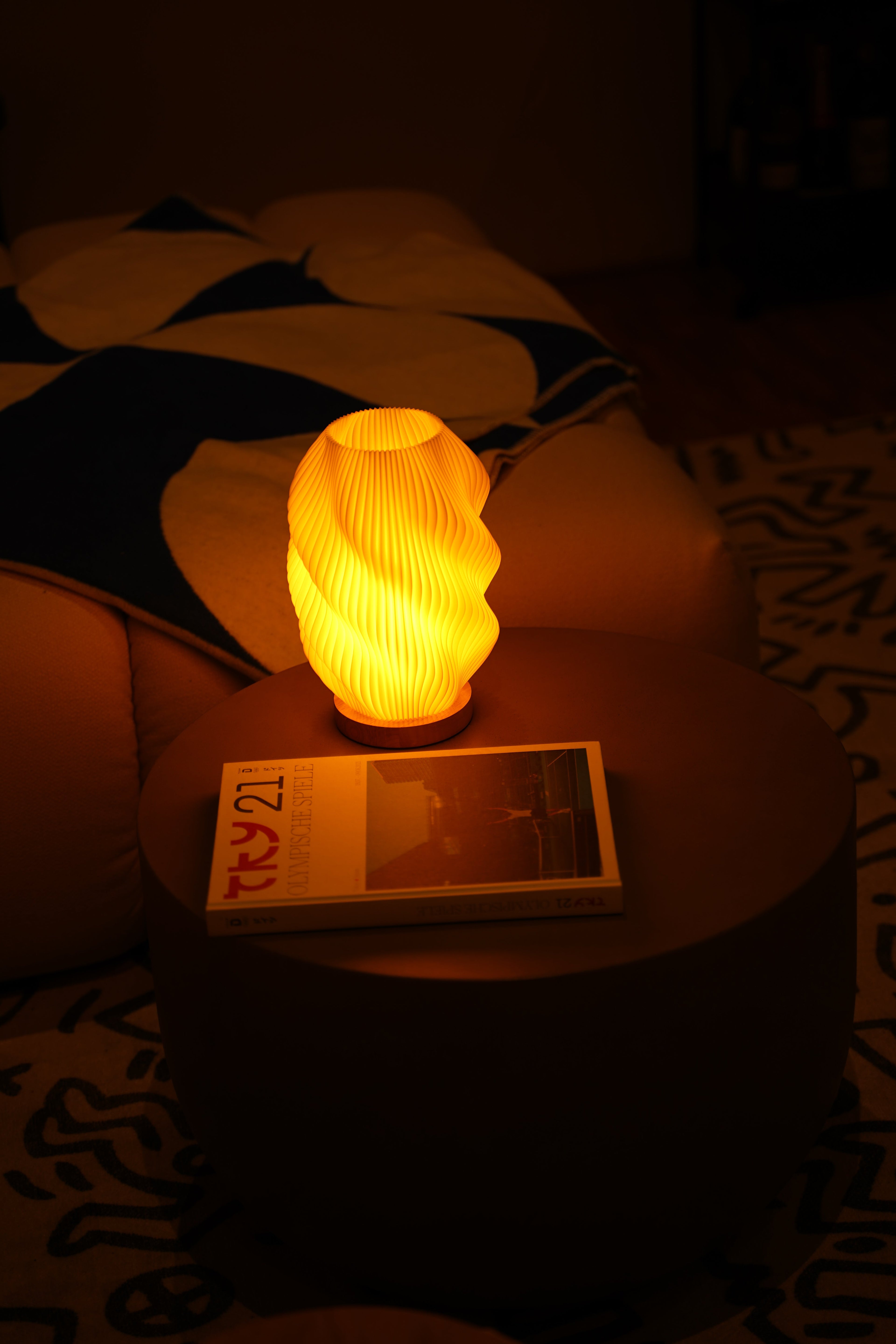 Bordlampe i moderne design til rolige rum