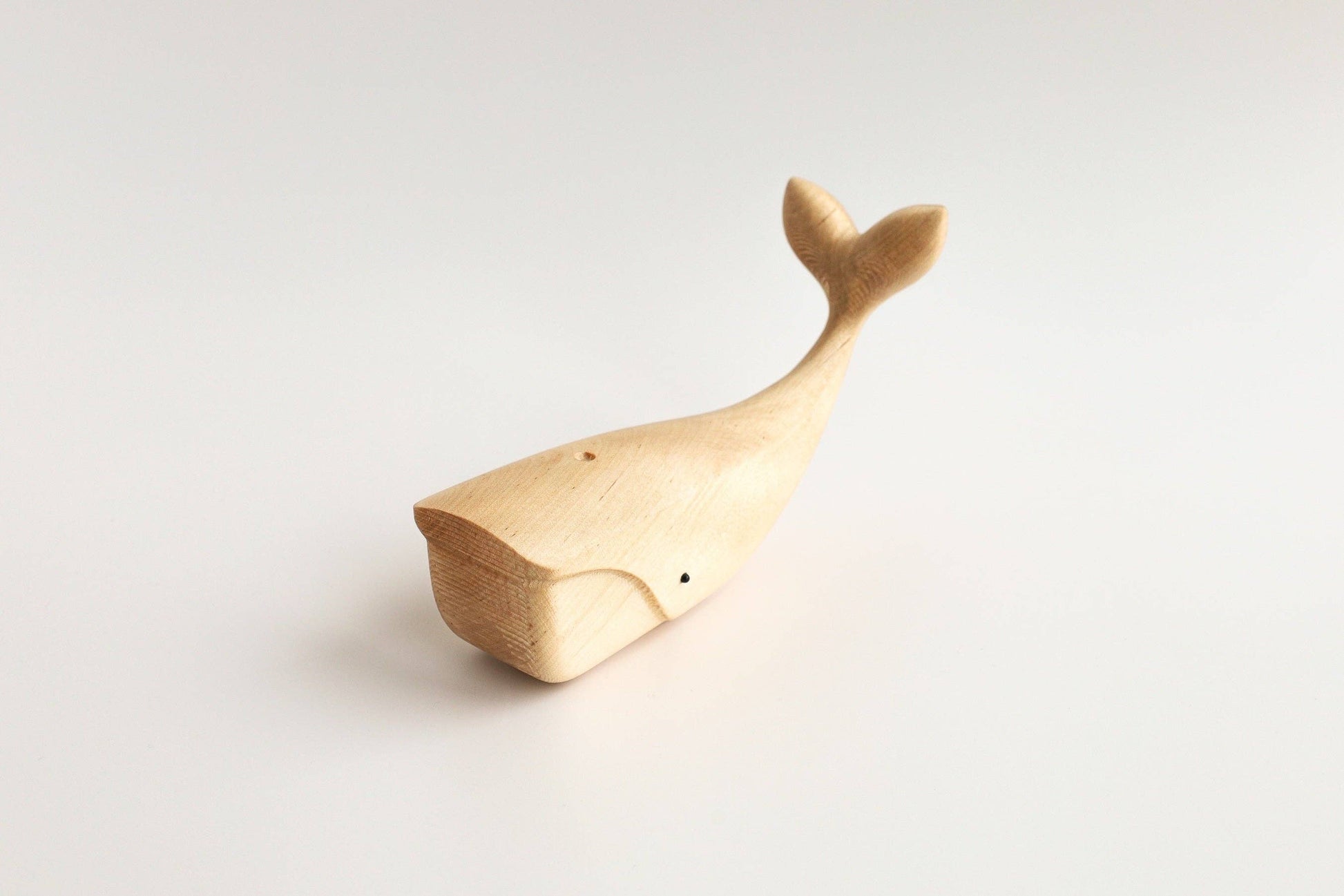 Hvalen - Træfigur i birk | Birch by Adero Home - Adero Home