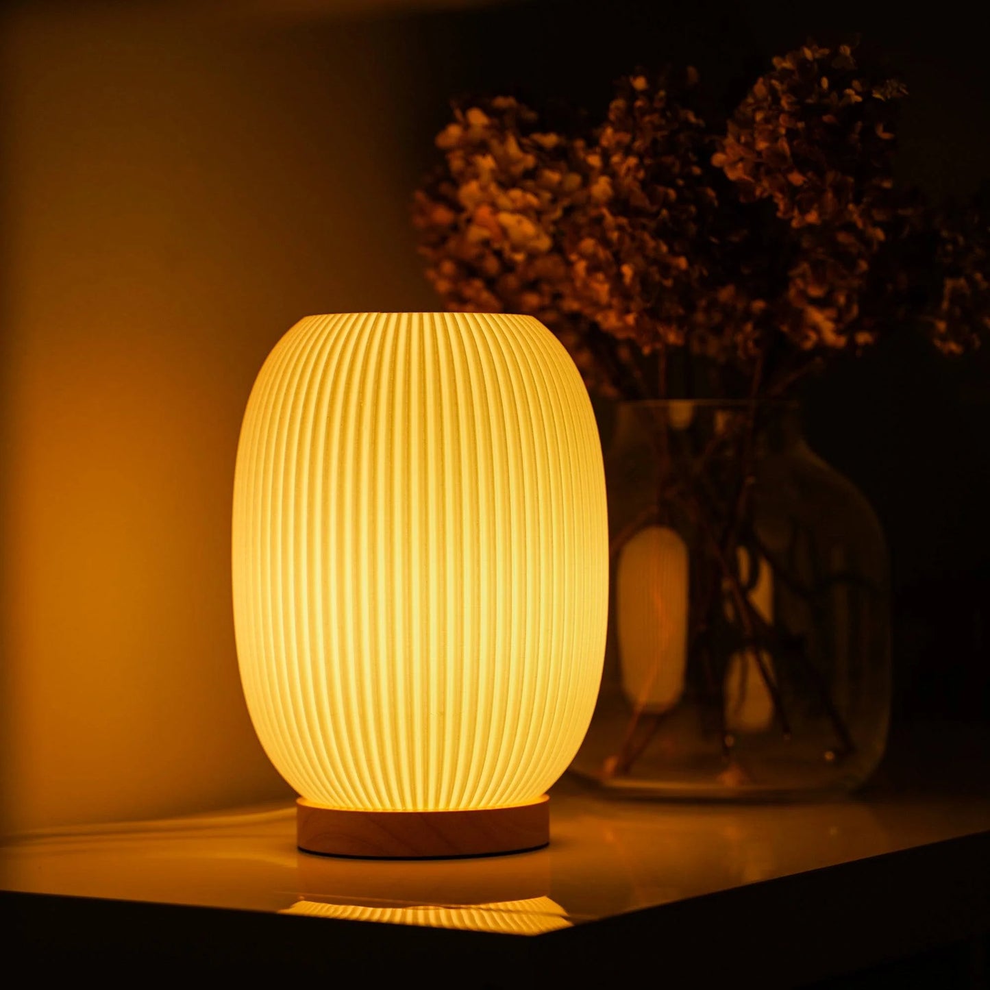 Mira - Dæmpbar bordlampe med rillet design - Adero Home