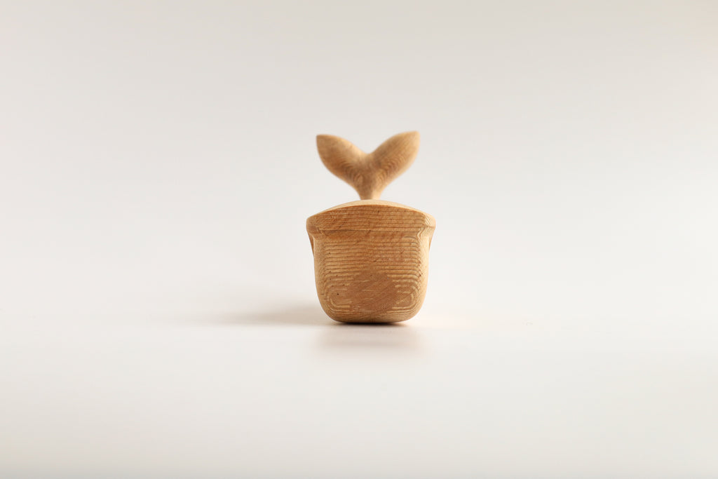 Valen - Träfigur i björk | Birch by Adero Home