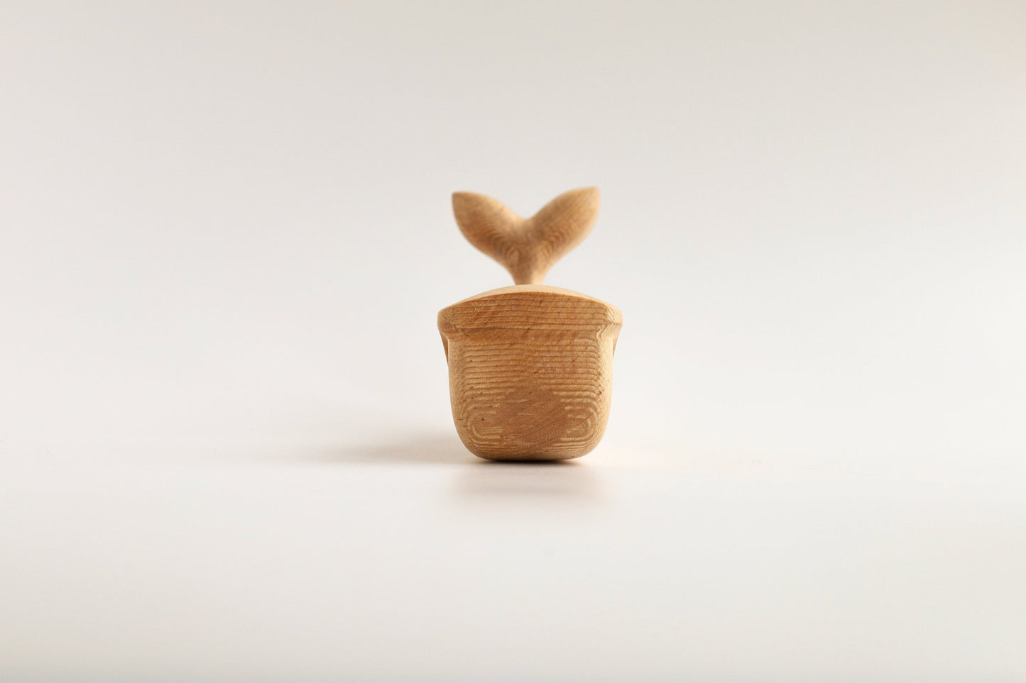 Hvalen - Træfigur i birk | Birch by Adero Home - Adero Home