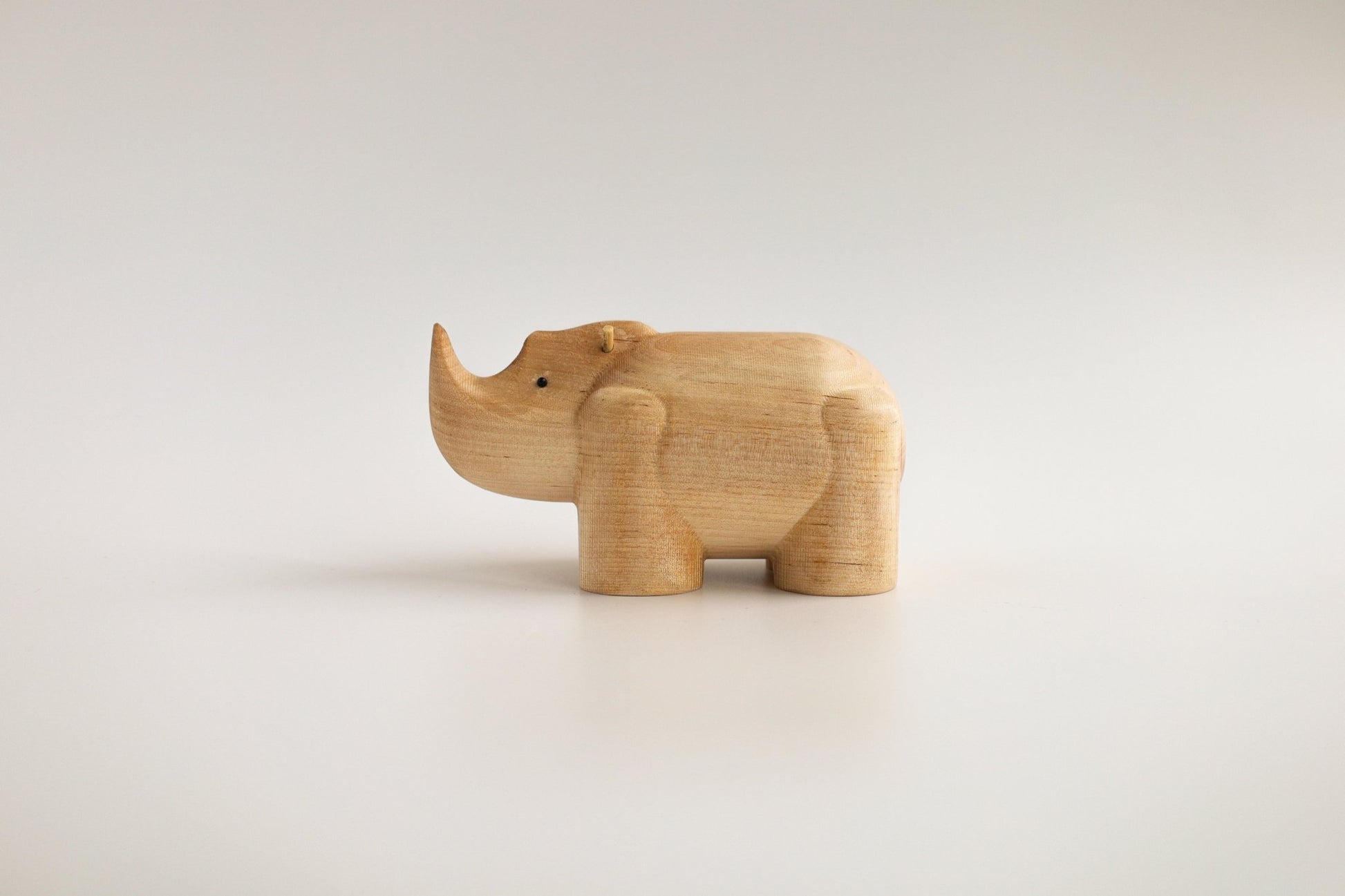 Næsehornet - Træfigur i birk | Birch by Adero Home - Adero Home