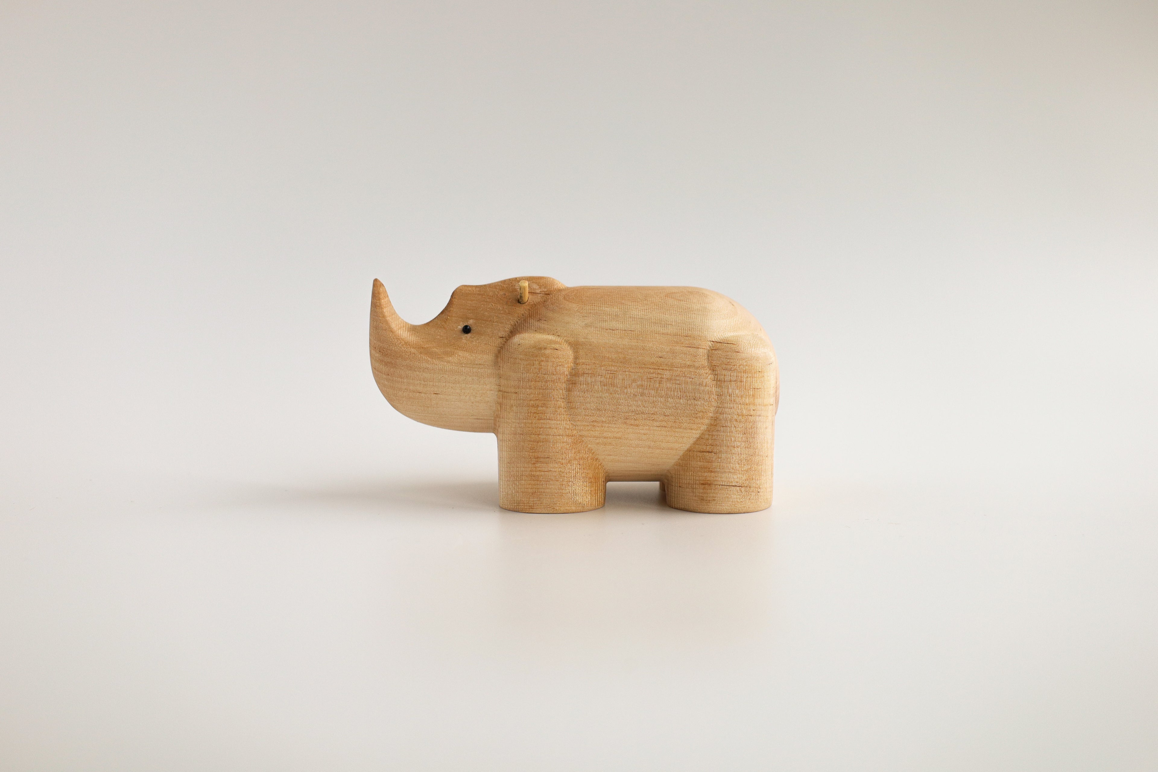 Næsehornet - Træfigur i birk | Birch by Adero Home