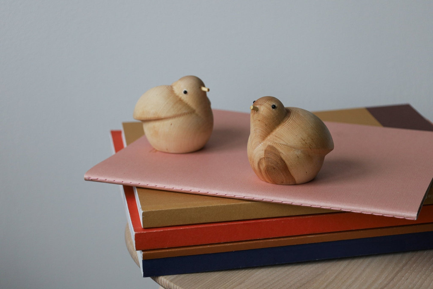 Fuglen - Træfigur i birk | Birch by Adero Home - Adero Home