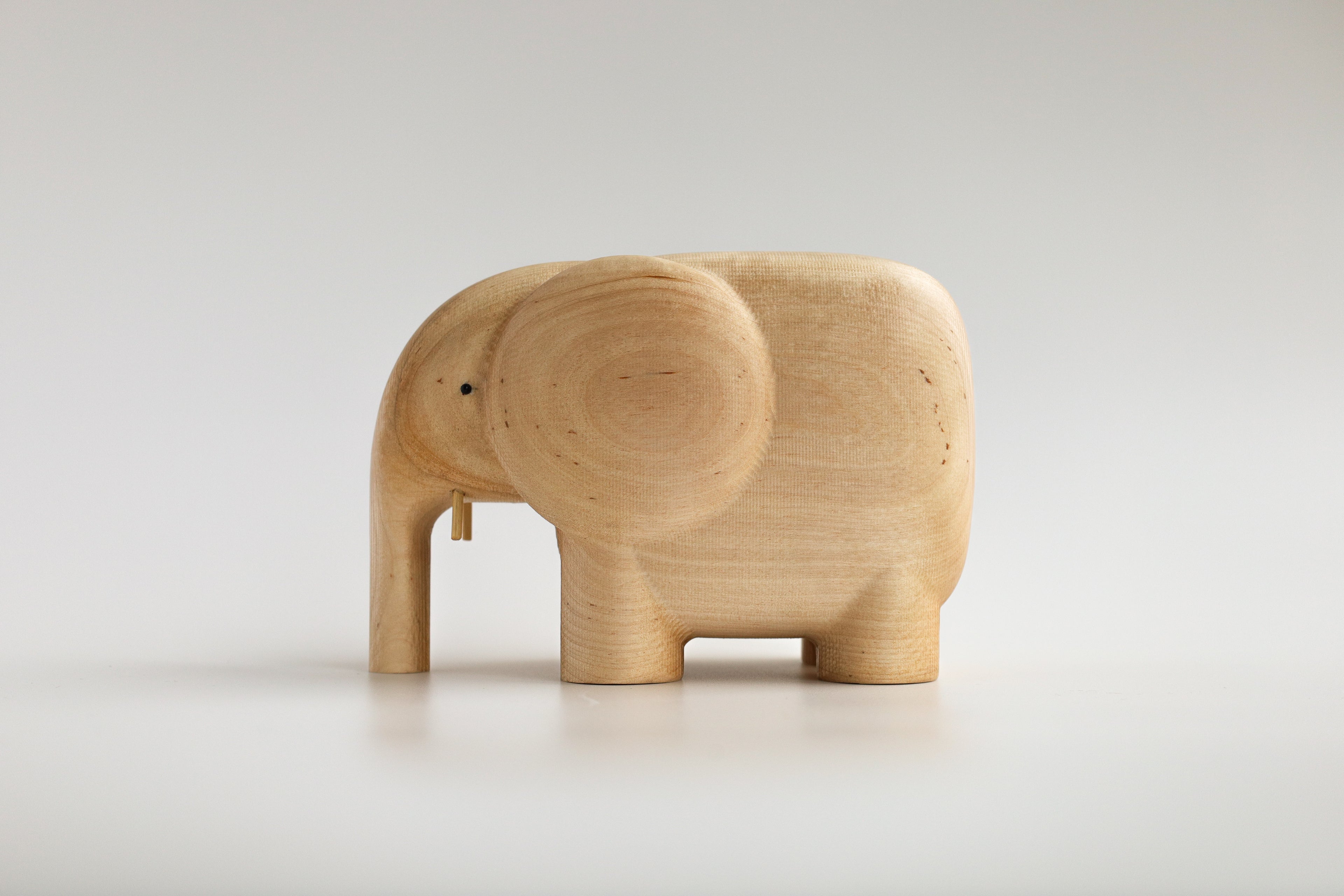 Elefanten - Træfigur i birk | Birch by Adero Home
