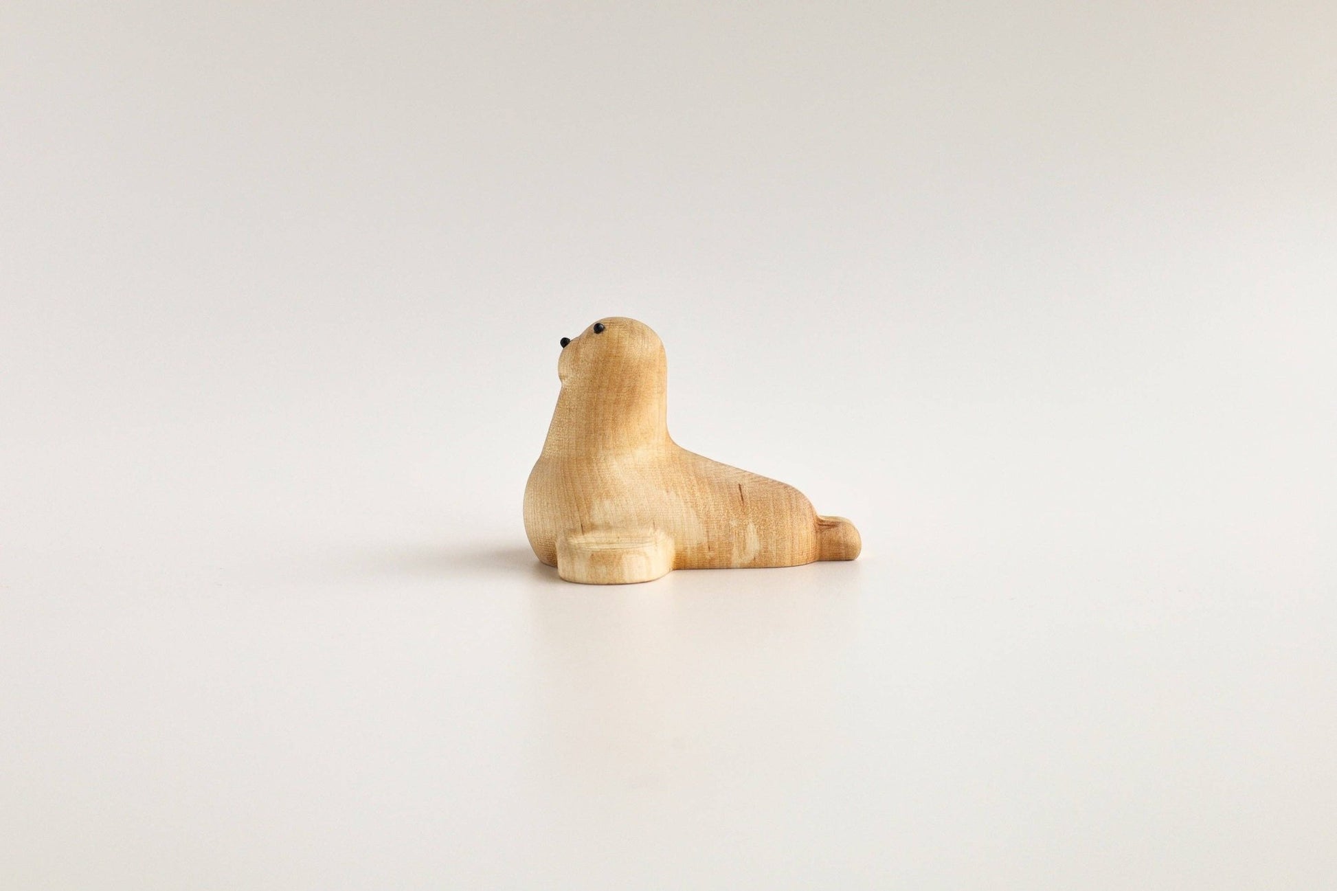 Sælen - Træfigur i birk | Birch by Adero Home - Adero Home