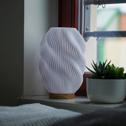 Vega - Dæmpbar bordlampe med organisk design - Adero Home
